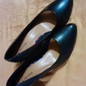 George size 10 women's medium pumps.